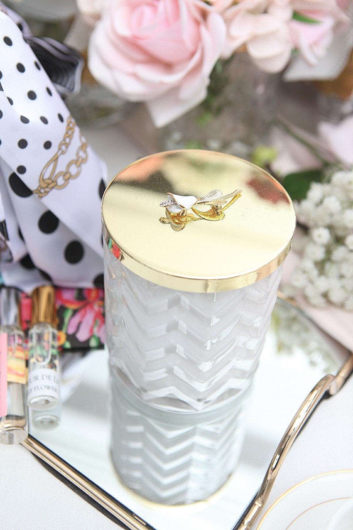 Cóte Noire White Herringbone Candle with Lily Lid