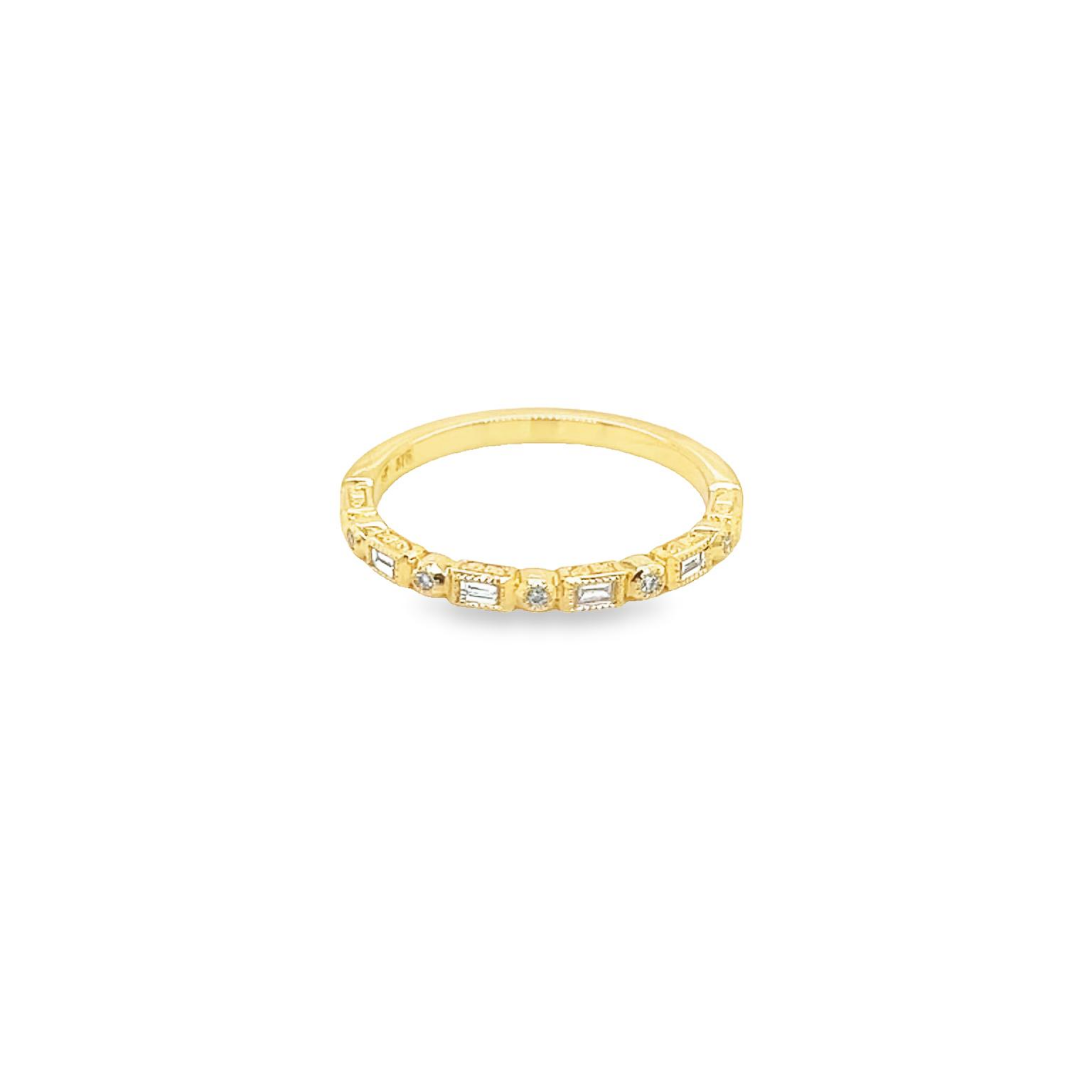 9ct Yellow Gold Diamond Antique Style Ring
