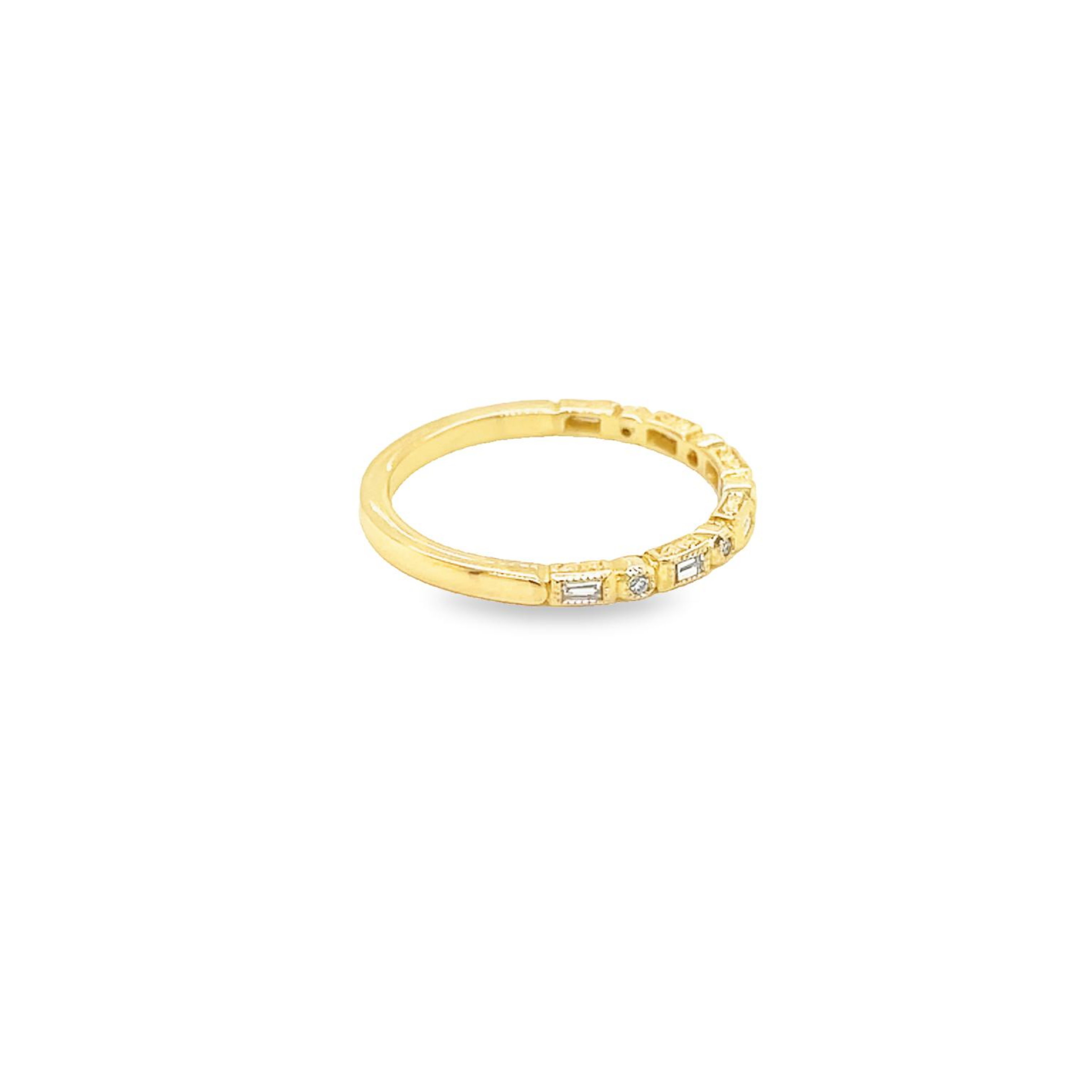 9ct Yellow Gold Diamond Antique Style Ring